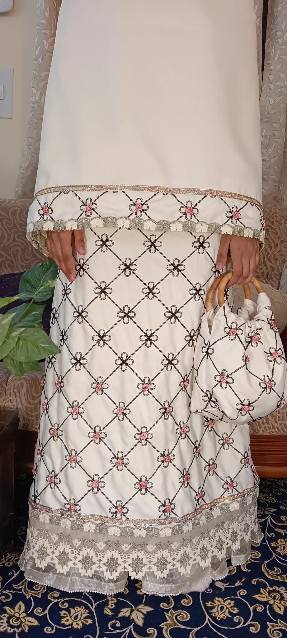 CREAM EMBROIDERED RIDA - Image 1